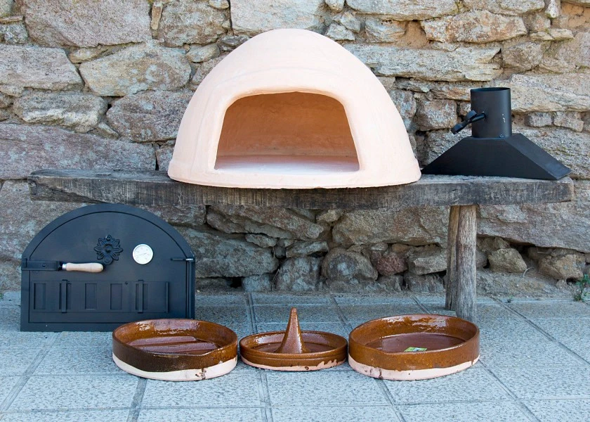 Set of oven, accessories and roasters