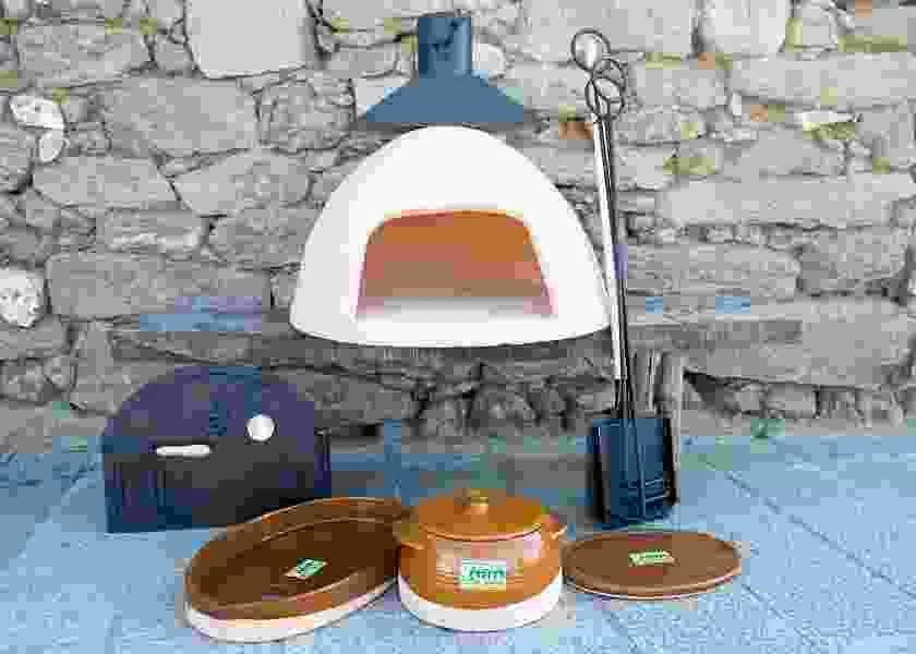Set of oven, accessories, roaster, pan and dish