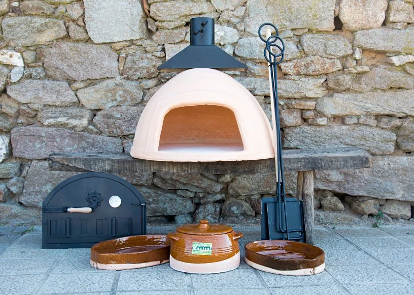 Set of oven, accessories, set of shovels, roasters and pan