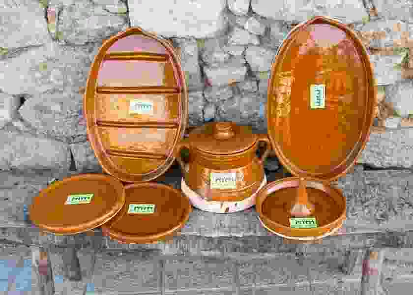 Set of roasters, dishes and stew pot.